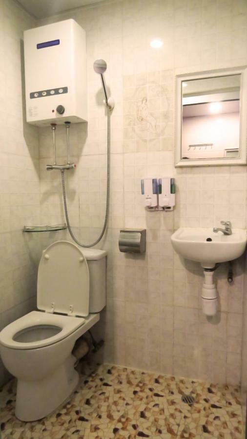 New Day Night Hostel Хонконг Екстериор снимка