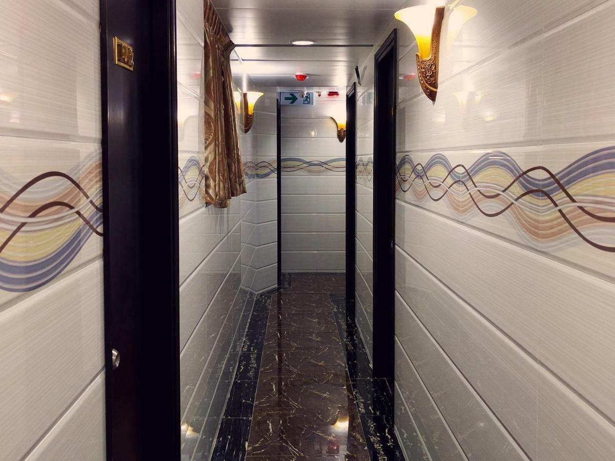 New Day Night Hostel Хонконг Екстериор снимка