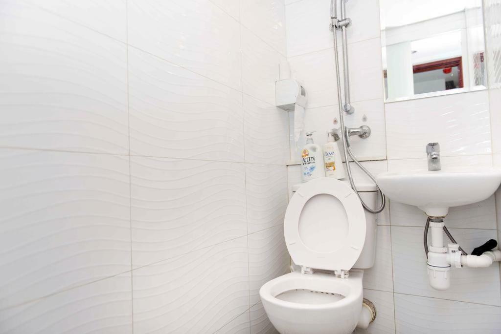 New Day Night Hostel Хонконг Екстериор снимка