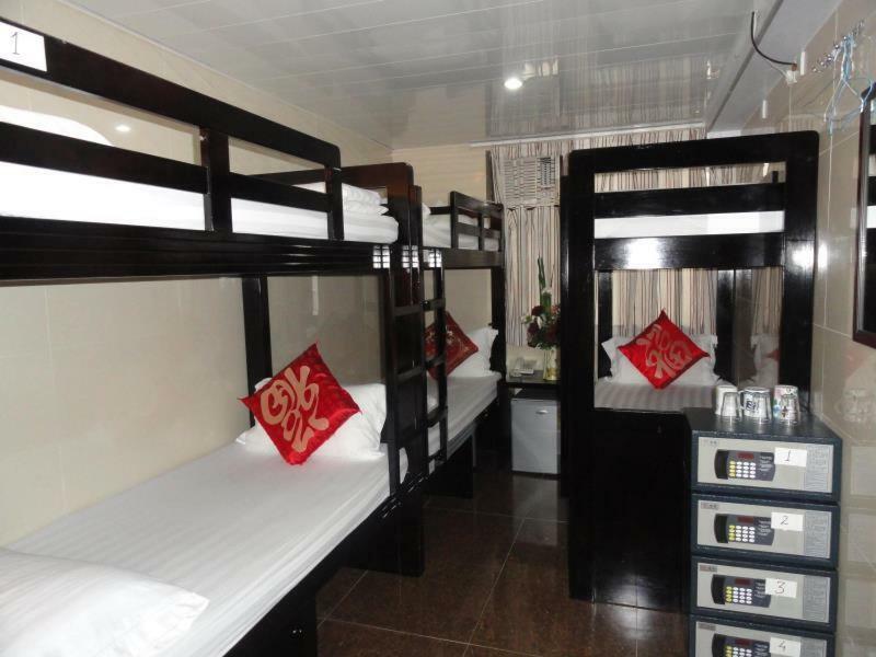 New Day Night Hostel Хонконг Екстериор снимка